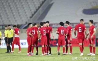 篮球硬是被踢成足球吗，篮球硬是被踢成足球吗为什么