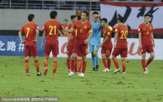足球中场休息换场地吗，足球中场休息能换人吗