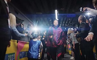 踢足球会变瘦吗女生，踢足球会变瘦吗女生图片